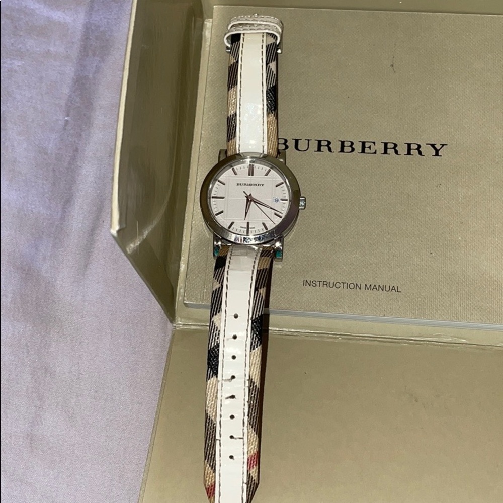 burberry watch - Picture 2 of 4
